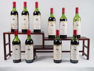 Vente aux enchères 10 BOUTEILLES CHÂTEAU MOUTON BARONNE PHILIPPE GCC PAUILLAC - 1975 - CB