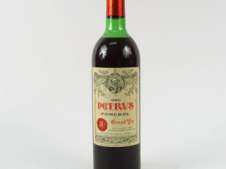 Vente aux enchères 1 BOUTEILLE PETRUS POMEROL - 1980 - HEP/COULEUR DILUEE/CAPS TL AB