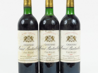 Vente aux enchères 3 BOUTEILLES CHÂTEAU HAUT BATAILLEY GCC PAUILLAC -1981 - 3 LB/1 LB-HEP