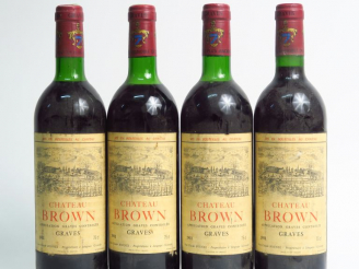 Vente aux enchères 4 BOUTEILLES CHÂTEAU BROWN GRAVES - 1981 - 2 LB/1 HEP