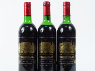 Vente aux enchères 3 BOUTEILLES CHÂTEAU PALMER GCC MARGAUX - 1983 - 2 HEP/1 MEP/1 BOUCHON