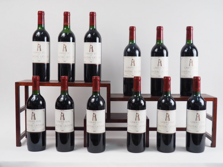 12 BOUTEILLES CHÂTEAU LATOUR 1er GCC PAUILLAC - 1987 - CBO - 8 BG/1 LB