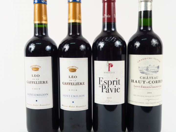 4 BOUTEILLES ST EMILION : 1 ESPRIT DE PAVIE 2011 - 1 CHÂTEAU HAUT CORB