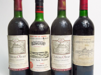 Vente aux enchères 4 BOUTEILLES GRAVES : 2 CHÂTEAU OLIVIER GCC 1987 LB - 1 CHÂTEAU TOUR B