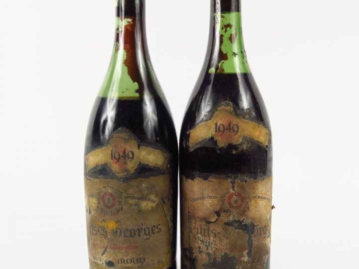 2 BOUTEILLES NUITS ST GEORGES C. GIROUD - 1949 - 6 CM/7,5 CM/CAPS CIRE