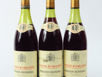 Vente aux enchères 3 BOUTEILLES VOSNE ROMANEE PASQUIER DESVIGNES - 1976 - 2,5 CM/5 CM/5,5