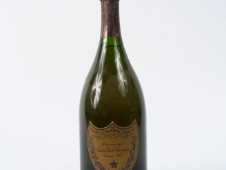 Vente aux enchères 1 BOUTEILLE CHAMPAGNE DOM PERIGNON - 1969 - 1 CM SOUS LA COIFFE