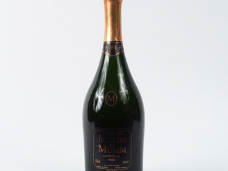 Vente aux enchères 1 BOUTEILLE CHAMPAGNE MUMM DE MUMM - 1982 - COFFRET AB