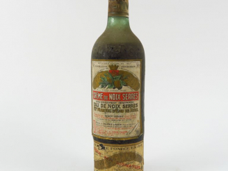 Vente aux enchères 1 VIEILLE BOUTEILLE CREME DE NOIX B. SERRES