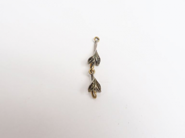 Broche trembleuse Napoléon III en forme de branchage fleuri en argent,