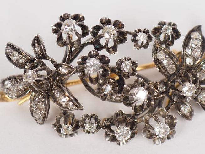 Broche transformable Napoléon III en argent, vermeil et roses, à décor