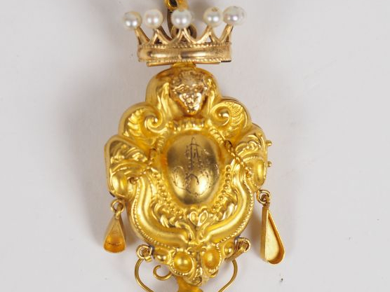 Pendentif porte-photo Napoléon III de style Louis XVI en or jaune, per