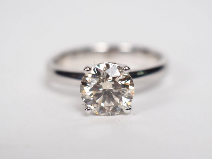 Bague en or blanc 14K ornée en son centre d'un diamant Light Brown-SI1