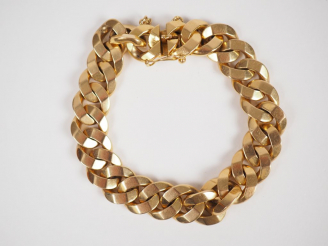 Vente aux enchères Bracelet en or jaune, maille gourmette.  Poids. 100,35 g