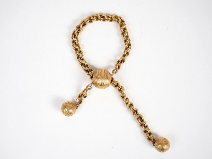 Bracelet en or jaune, à décor de deux boules aux extrêmités et d'une b