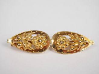 Vente aux enchères Broche en or jaune, ornée de deux médaillons en forme de goutte, à déc