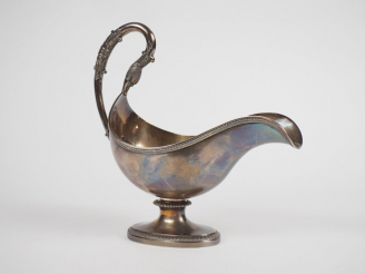 Vente aux enchères Saucière Restauration en argent, poinçon Vieillard, à décor de frise d