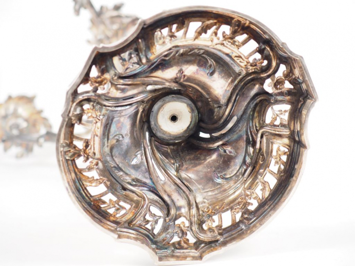 Paire de candélabres de style rocaille en argent, poinçon Minerve, à d