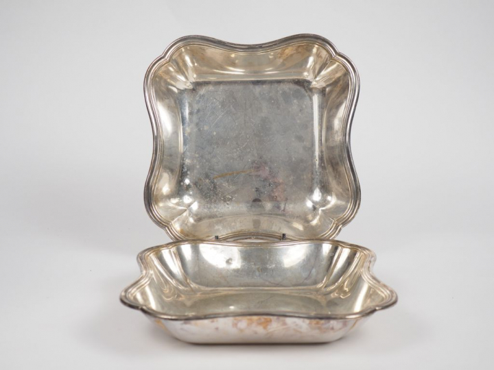 Paire de jattes carrées de style Louis XV en argent, poinçon Minerve, 
