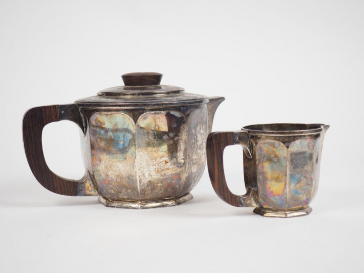 Théière et pot à lait de style Art déco en argent, poinçon Minerve.  M