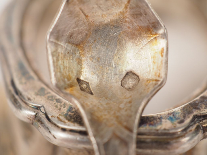 Suite de quatre salerons de style Louis XV en argent, poinçon Minerve.