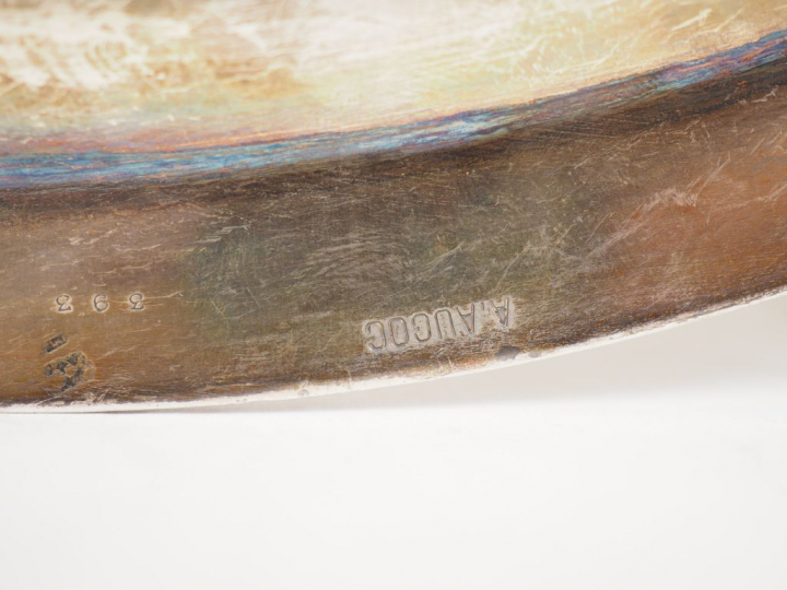 Grand plat ovale de style Louis XV en argent, poinçon Minerve, modèle 