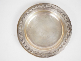 Vente aux enchères Vide poche de style Louis XV en argent, poinçon Minerve.  Diam. 16,5 c