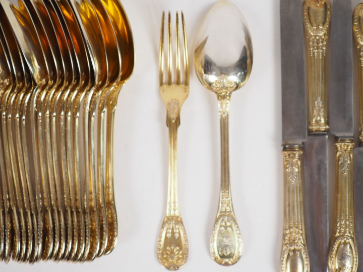Partie de ménagère de style Louis XVI en vermeil, poinçon Minerve, à d