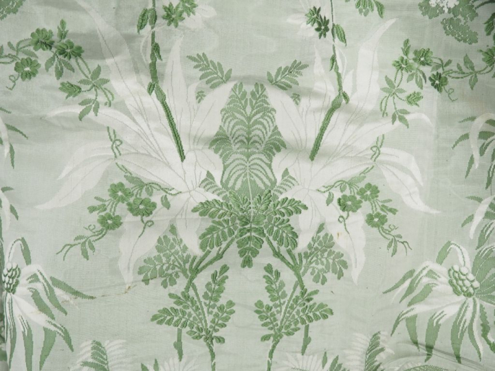 Robe en 2 parties, XIXè siècle, circa 1864.Soie verte façonée, décor l