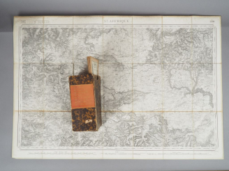 Vente aux enchères 8 Cartes entoilées dépliantes publiées par le dépôt de la guerre. Libr