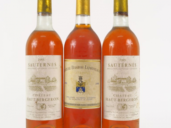 3 BOUTEILLES SAUTERNES : 1 CHÂTEAU BASTOR LAMONTAGNE 1990 BG+ - 2 CHÂT