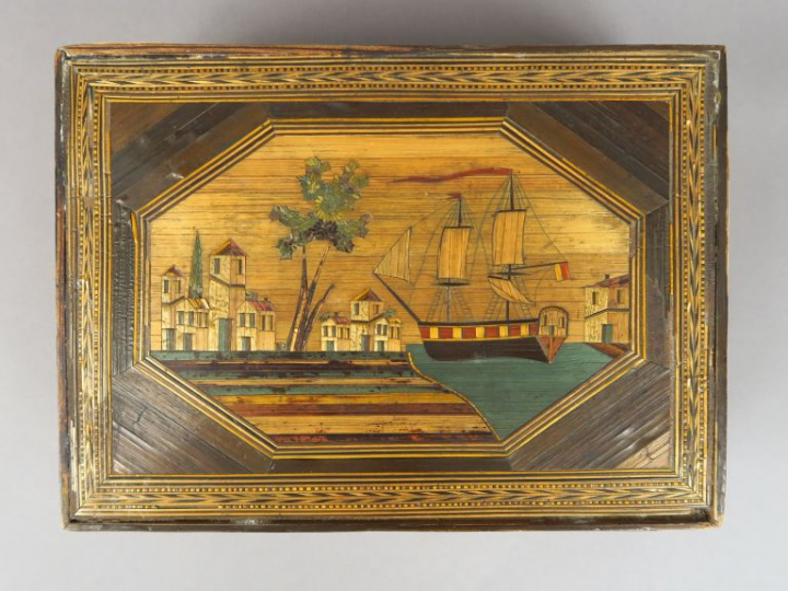 Coffret à couture Restauration en marqueterie de paille, à décor de pa