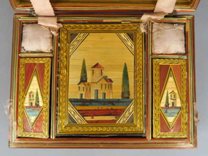 Coffret à couture Restauration en marqueterie de paille, à décor de pa