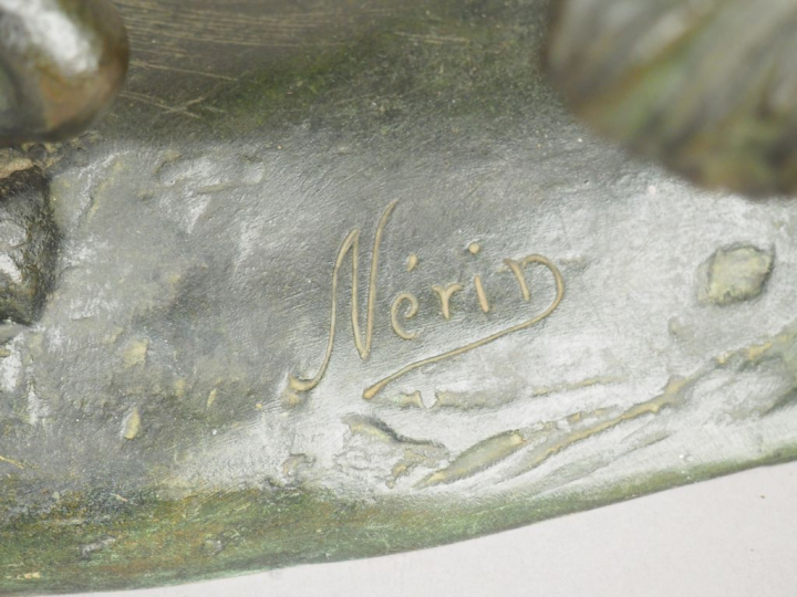 NERIN. "Lion rugissant" Sculpture en bronze à patine brune. Signée.  3