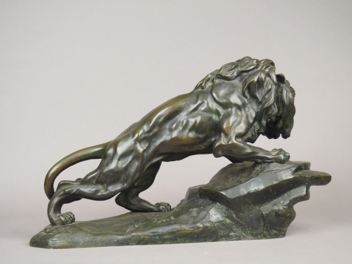 NERIN. "Lion rugissant" Sculpture en bronze à patine brune. Signée.  3