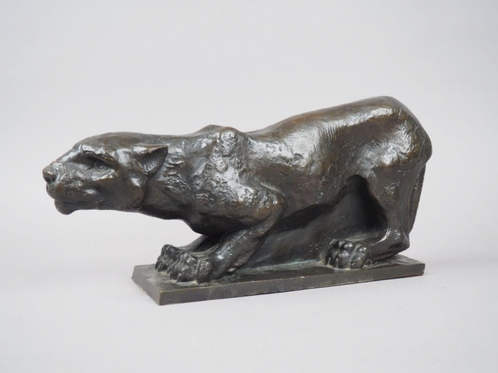 Ecole française début Xxème. "Félin" Sculpture en bronze à patine brun