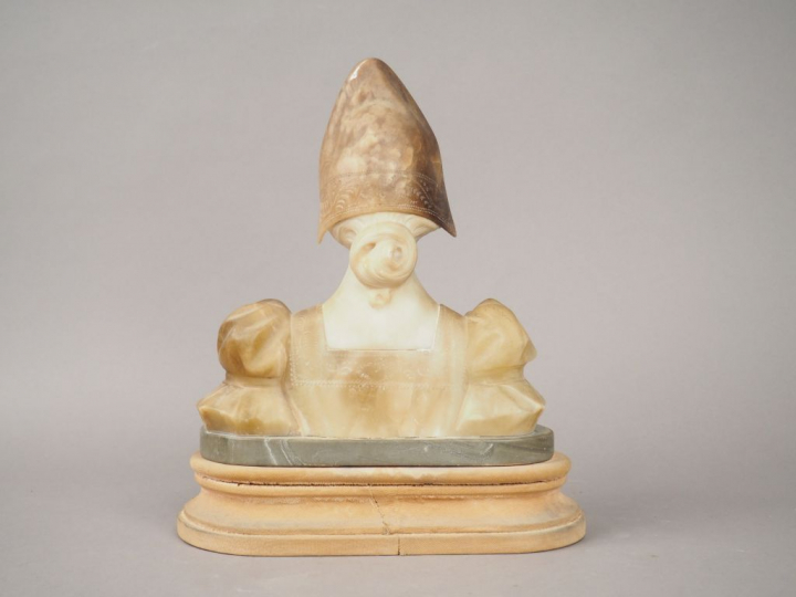 Ecole française XIXème. "Laura" Sculpture en albâtre. Titrée.  H. 29 c