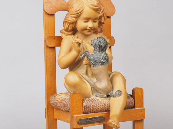 A. de RANIERI. "Fais le beau" Groupe en stuc polychrome.  Signé.  H. d