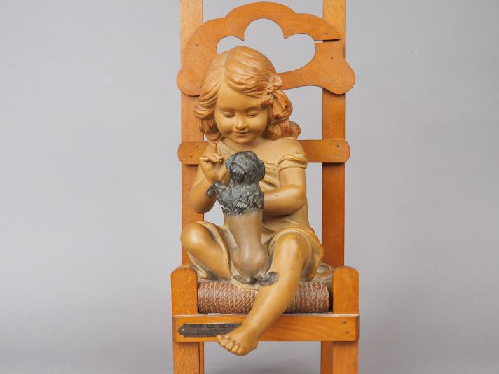 A. de RANIERI. "Fais le beau" Groupe en stuc polychrome.  Signé.  H. d