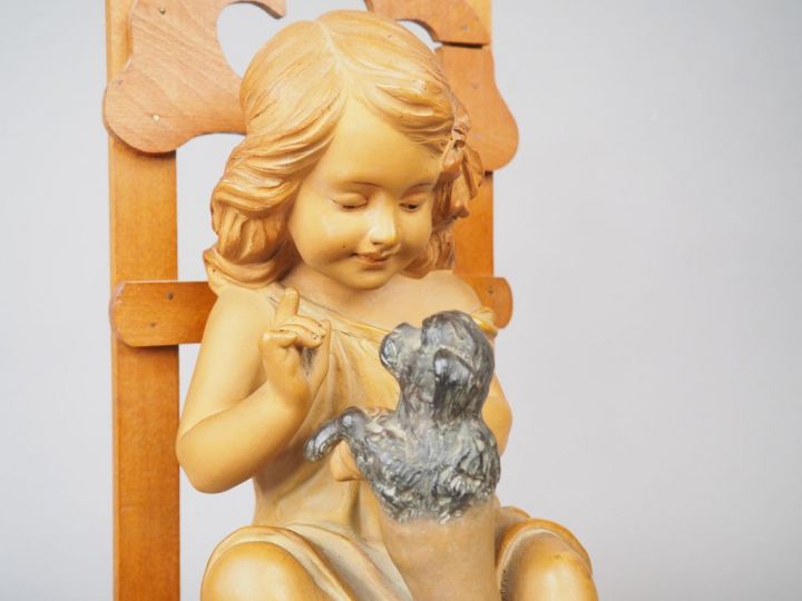 A. de RANIERI. "Fais le beau" Groupe en stuc polychrome.  Signé.  H. d