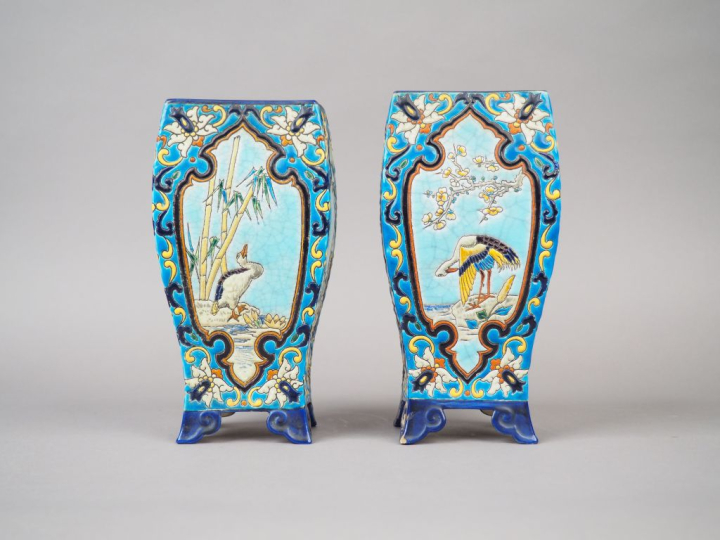 Jean VIEILLARD à Bordeaux.  Paire de vases en faïence polychrome à déc