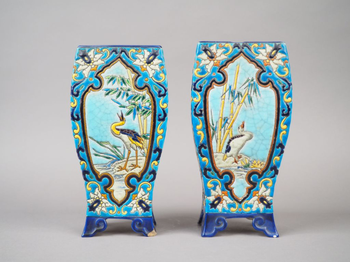 Jean VIEILLARD à Bordeaux.  Paire de vases en faïence polychrome à déc