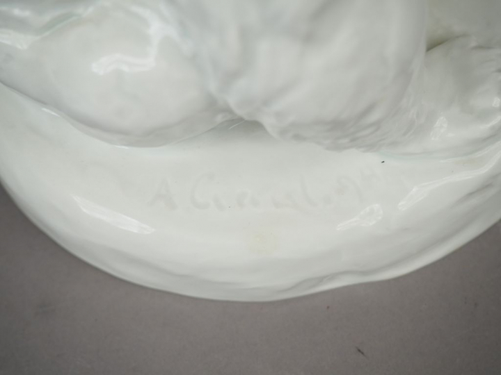 Sujet en porcelaine de Saxe 1900  "Ours polaire" H. 23 cm