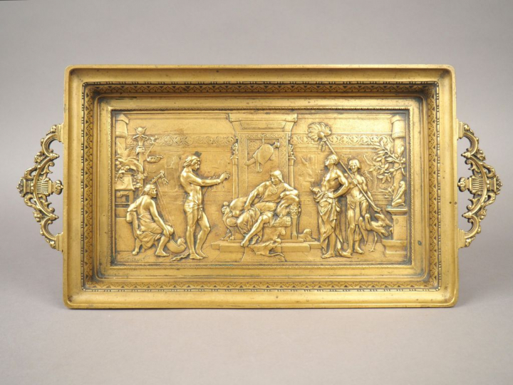 E. PICAULT. Grande coupe en bronze à décor de scène de cour égyptienne