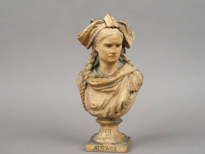 Ecole française XIXème "Alsace" Sujet en terre cuite.  Titré et daté 1