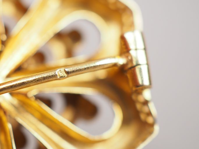 Pendentif transformable en broche Napoléon III en or jaune et perle, à