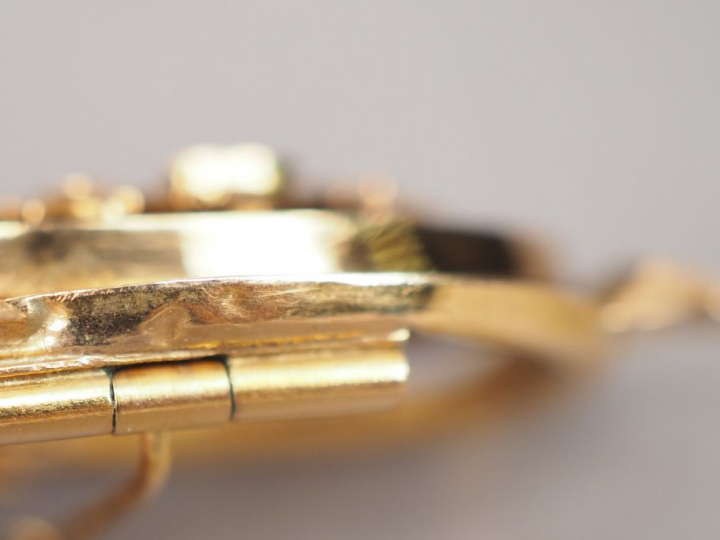 Pendentif transformable en broche Napoléon III en or jaune et perles, 