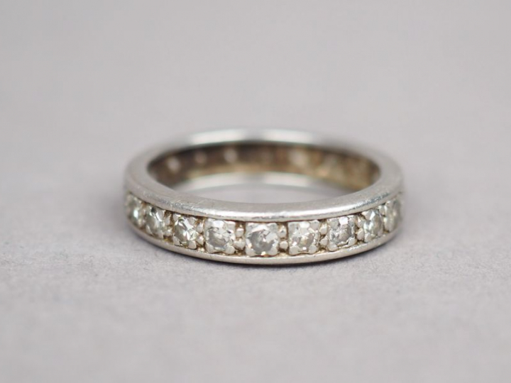 Alliance américaine en platine et diamants. TDD. 49 Poids tel. 3,36 g