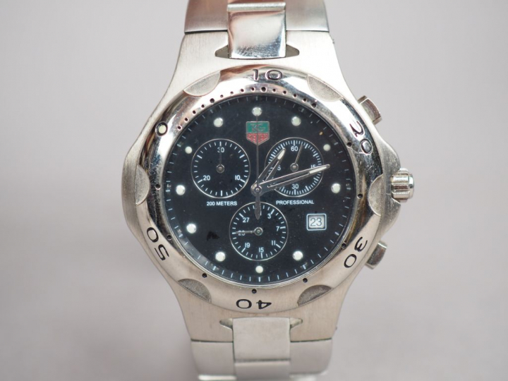 TAG HEUER.  Montre d'homme en acier, modèle "Professional 200 meters".