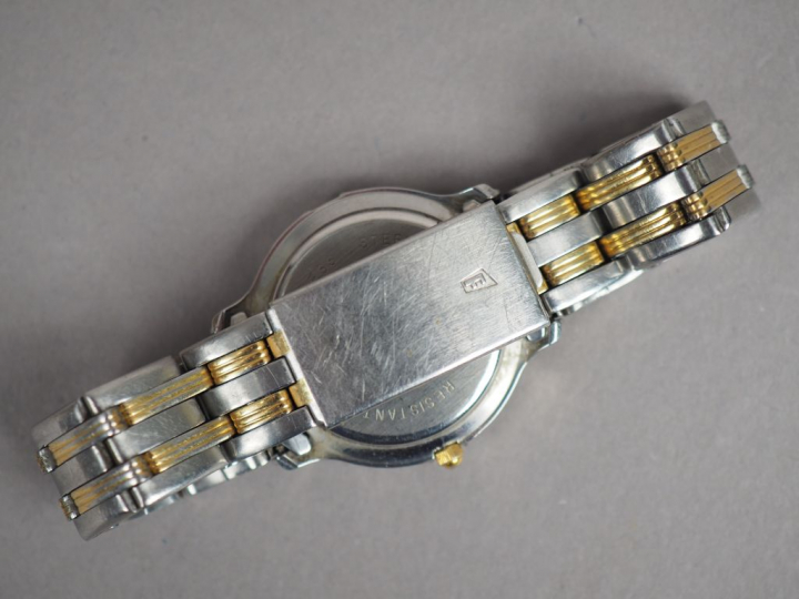 FESTINA. Montre de dame en acier.  Cadran à fond blanc, chiffres romai